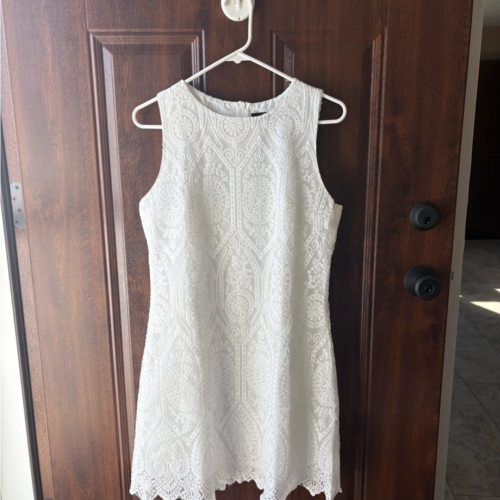 Chic White Lace Sleeveless Mini Dress